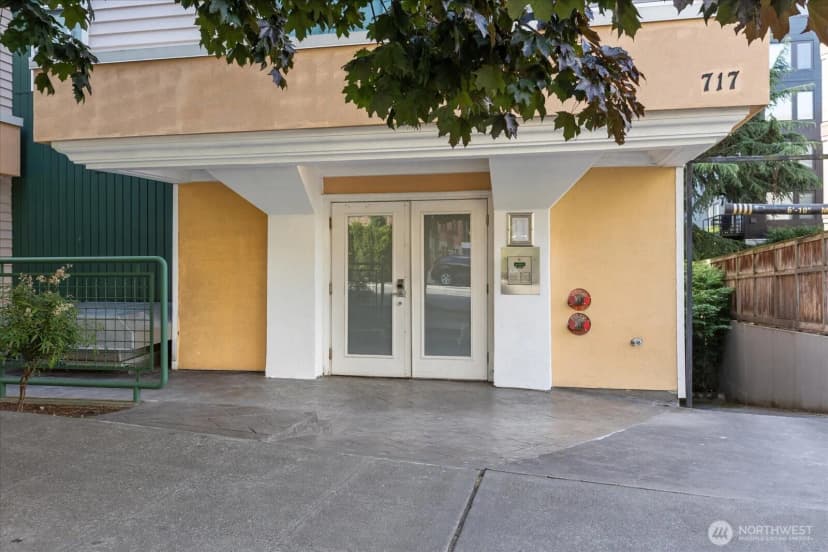 Property photo for 717 E Denny Way #3a, Seattle photo 2