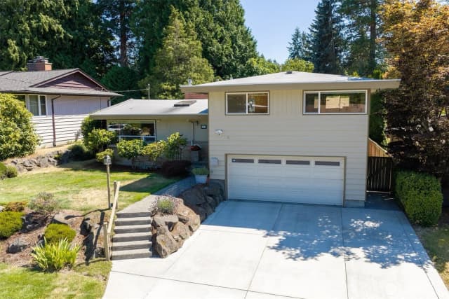 Property photo for 1925 Sw 167th Street, Burien