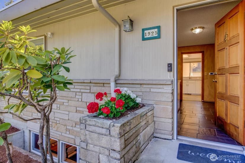 Property photo for 1925 Sw 167th Street, Burien photo 3