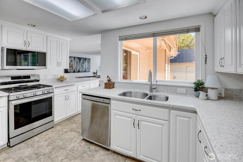Property photo for 1925 Sw 167th Street, Burien photo 12