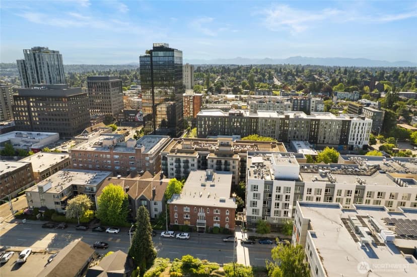 Property photo for 4725 15th Avenue Ne #12, Seattle photo 32