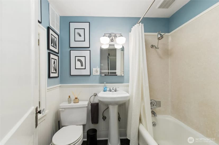 Property photo for 4725 15th Avenue Ne #12, Seattle photo 22