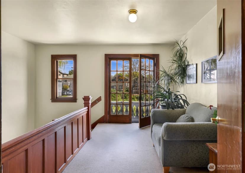 Property photo for 4725 15th Avenue Ne #12, Seattle photo 23