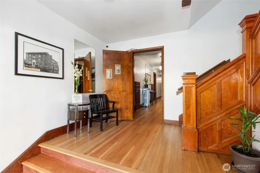 Property photo for 4725 15th Avenue Ne #12, Seattle photo 24