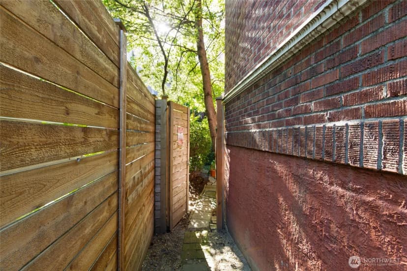 Property photo for 4725 15th Avenue Ne #12, Seattle photo 29