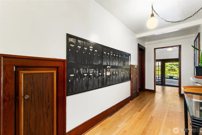 Property photo for 4725 15th Avenue Ne #12, Seattle photo 25