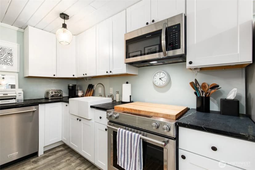 Property photo for 4725 15th Avenue Ne #12, Seattle photo 14