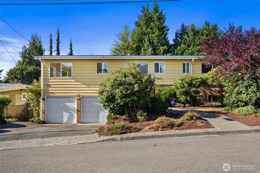 Property photo for 741 Hemlock Street, Edmonds photo 2