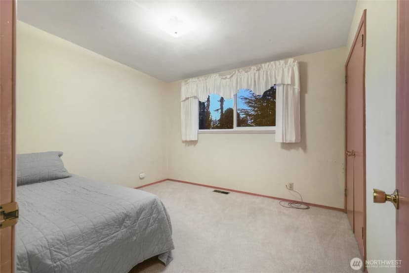 Property photo for 741 Hemlock Street, Edmonds photo 24