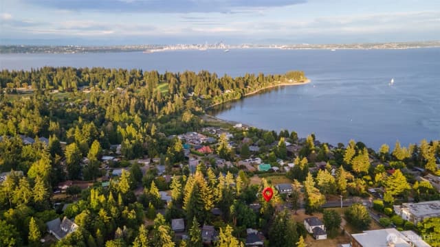 Property photo for 868 Gilmore Way Ne, Bainbridge Island photo 3