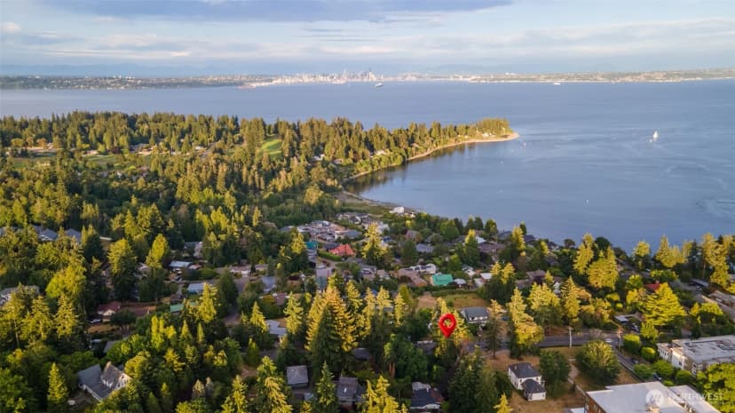 Property photo for 868 Gilmore Way Ne, Bainbridge Island photo 3