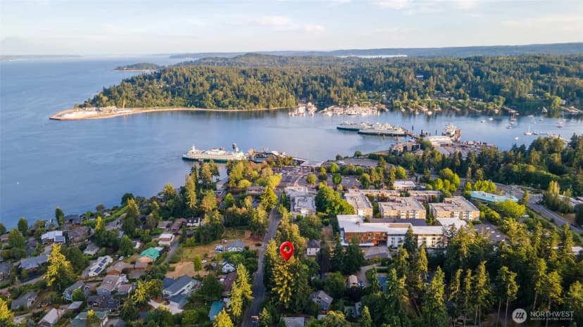 Property photo for 868 Gilmore Way Ne, Bainbridge Island photo 4