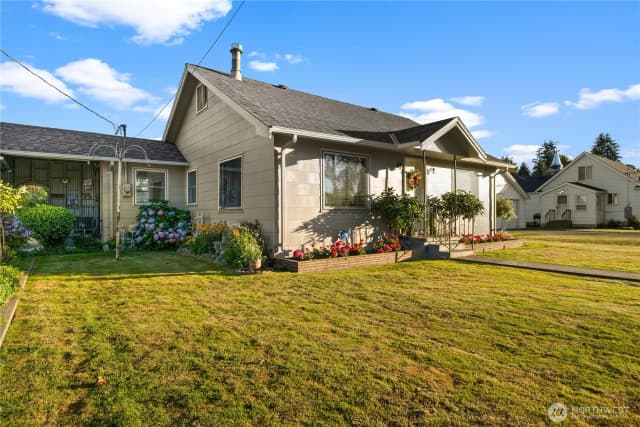 Property photo for 5528 23rd Street E, Fife photo 2
