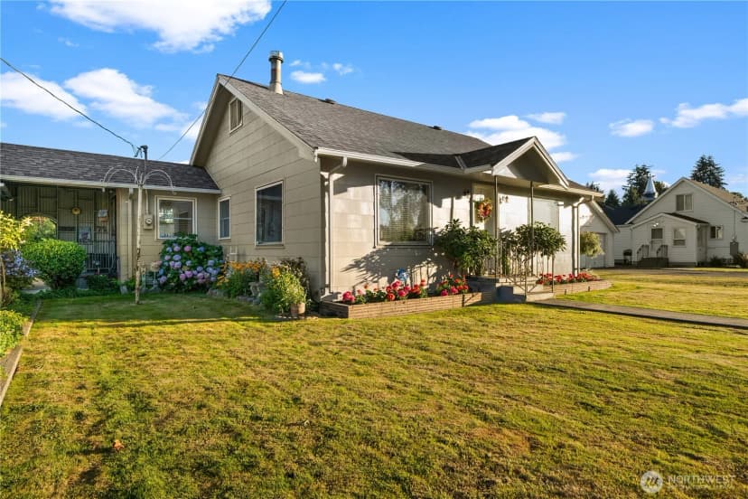 Property photo for 5528 23rd Street E, Fife photo 2