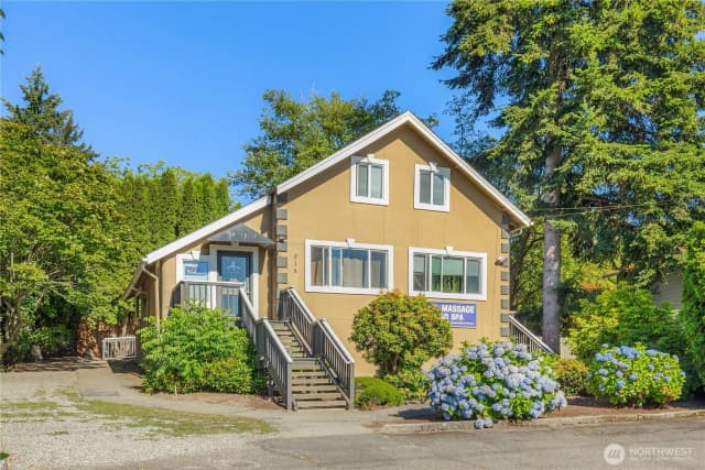 Property photo for 816 6th Street S, Kirkland photo 2