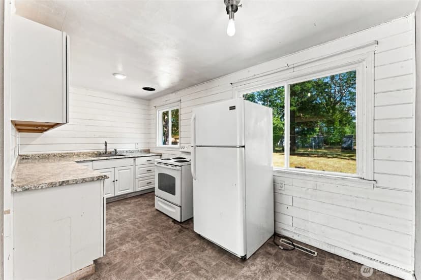 Property photo for 15401 Grant Avenue Sw, Lakewood photo 5