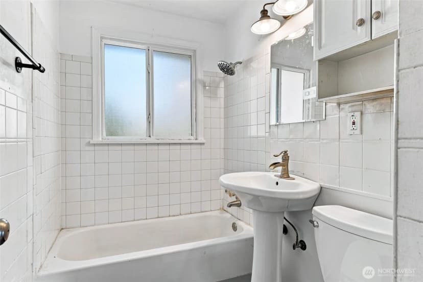 Property photo for 15401 Grant Avenue Sw, Lakewood photo 8
