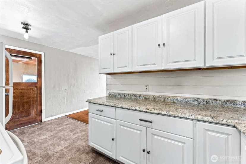 Property photo for 15401 Grant Avenue Sw, Lakewood photo 7