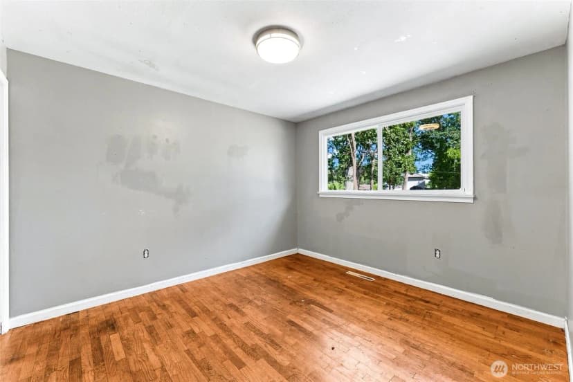 Property photo for 15401 Grant Avenue Sw, Lakewood photo 9