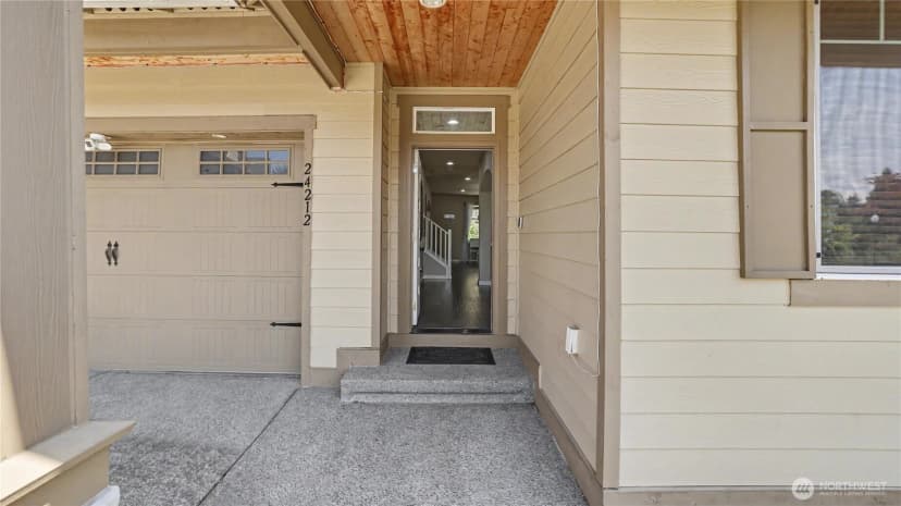 Property photo for 24212 114th Place Se, Kent photo 2