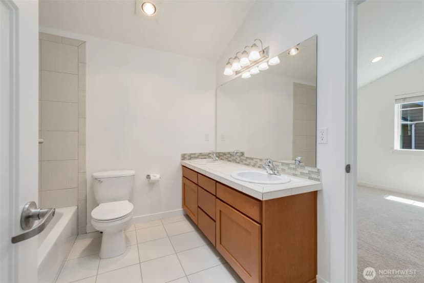 Property photo for 935 N 97th Street #b, Seattle photo 21