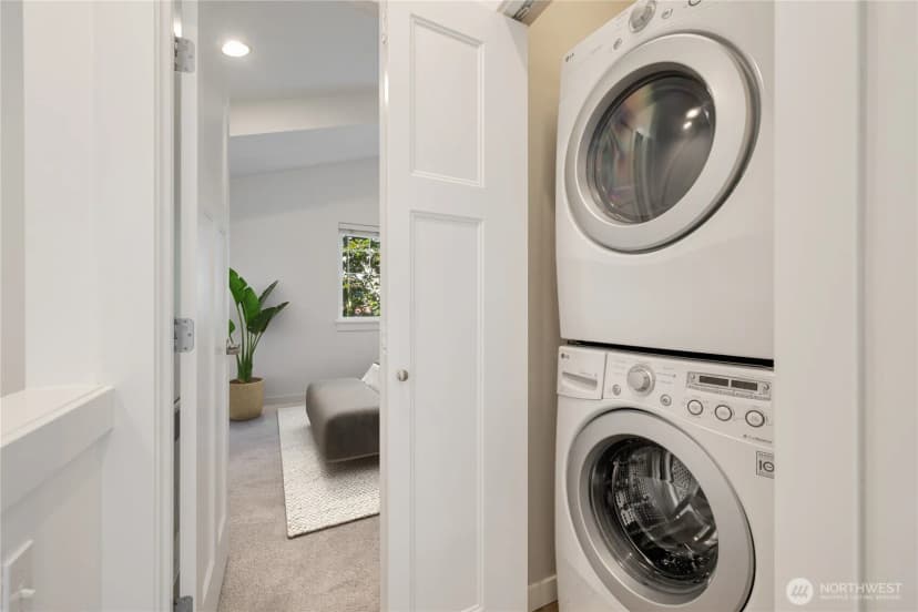 Property photo for 935 N 97th Street #b, Seattle photo 24
