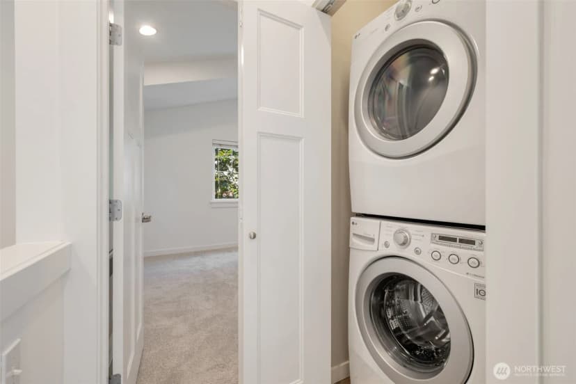 Property photo for 935 N 97th Street #b, Seattle photo 23
