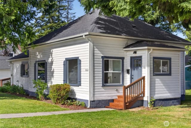 Property photo for 902 Fidalgo Street, Sedro Woolley photo 3