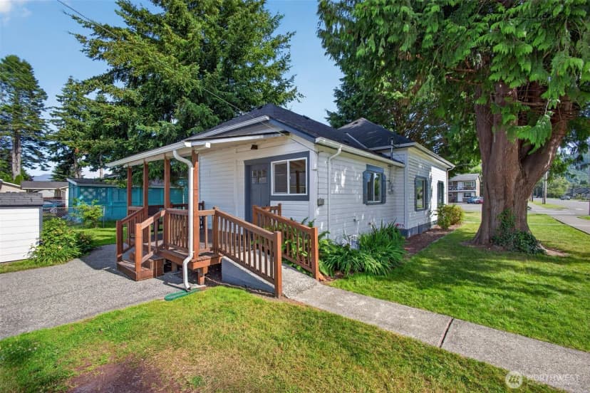 Property photo for 902 Fidalgo Street, Sedro Woolley photo 4