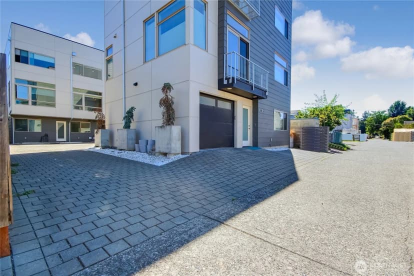 Property photo for 3025 62nd Avenue Sw, Seattle photo 26