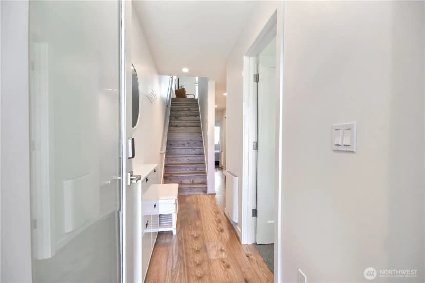 Property photo for 3025 62nd Avenue Sw, Seattle photo 5