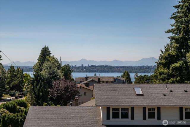 Property photo for 10602 Ne 60th Street, Kirkland