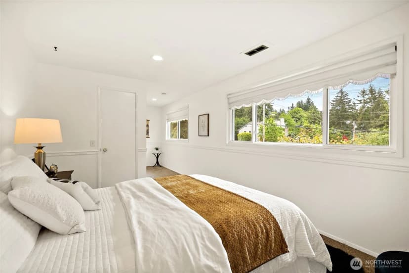 Property photo for 10602 Ne 60th Street, Kirkland photo 28