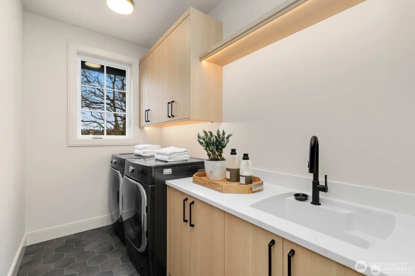 Property photo for 3032 Ne Blakeley Street, Seattle photo 23