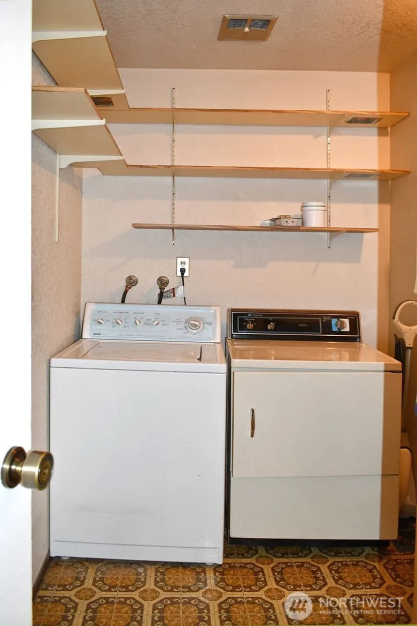 Property photo for 11300 1st Avenue Ne #321, Seattle photo 29