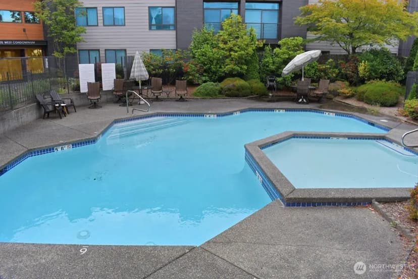 Property photo for 11300 1st Avenue Ne #321, Seattle photo 39