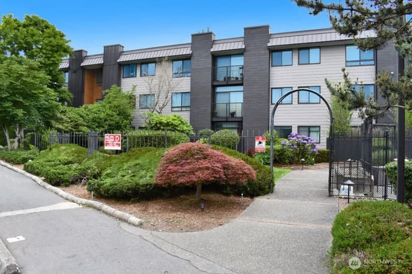 Property photo for 11300 1st Avenue Ne #321, Seattle photo 37