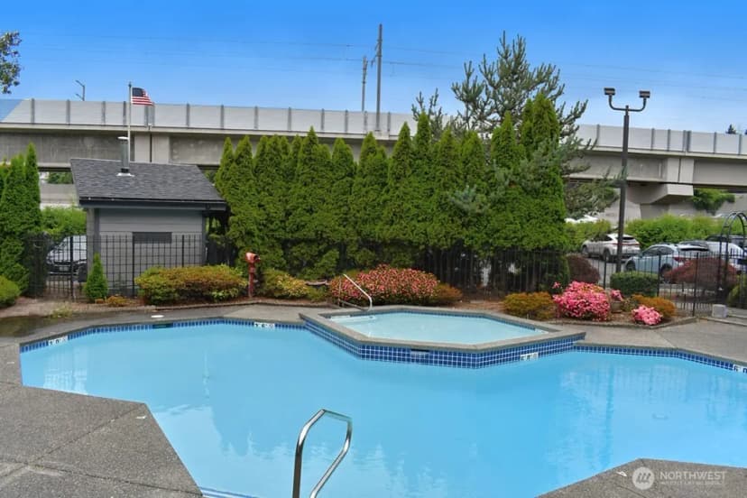 Property photo for 11300 1st Avenue Ne #321, Seattle photo 40