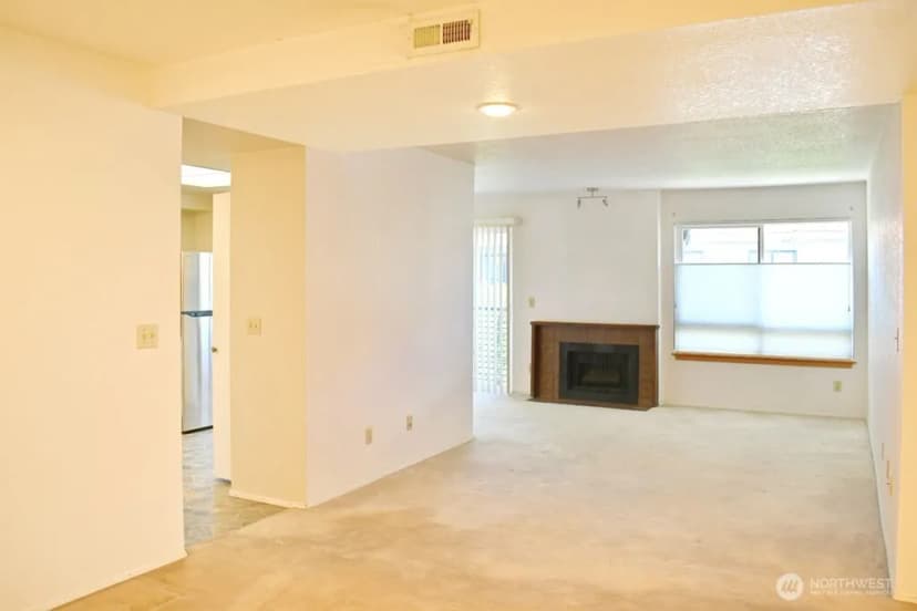 Property photo for 11300 1st Avenue Ne #321, Seattle photo 16