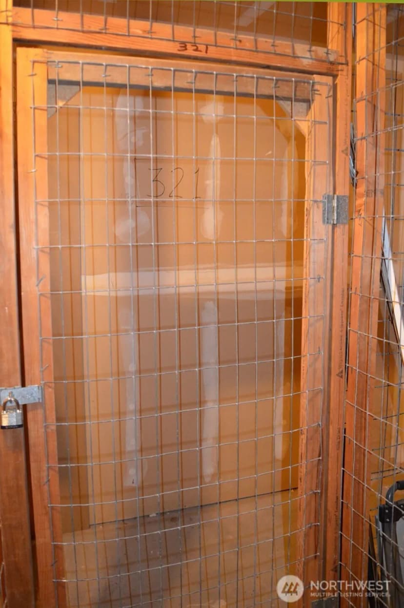Property photo for 11300 1st Avenue Ne #321, Seattle photo 32