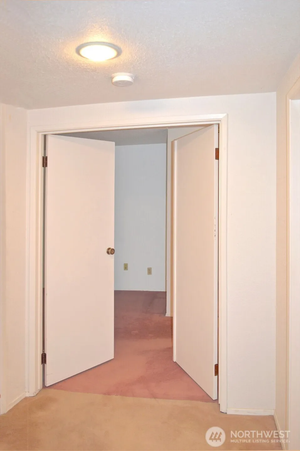 Property photo for 11300 1st Avenue Ne #321, Seattle photo 18