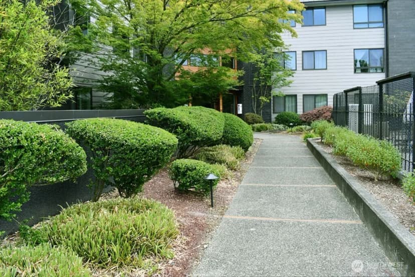 Property photo for 11300 1st Avenue Ne #321, Seattle photo 38