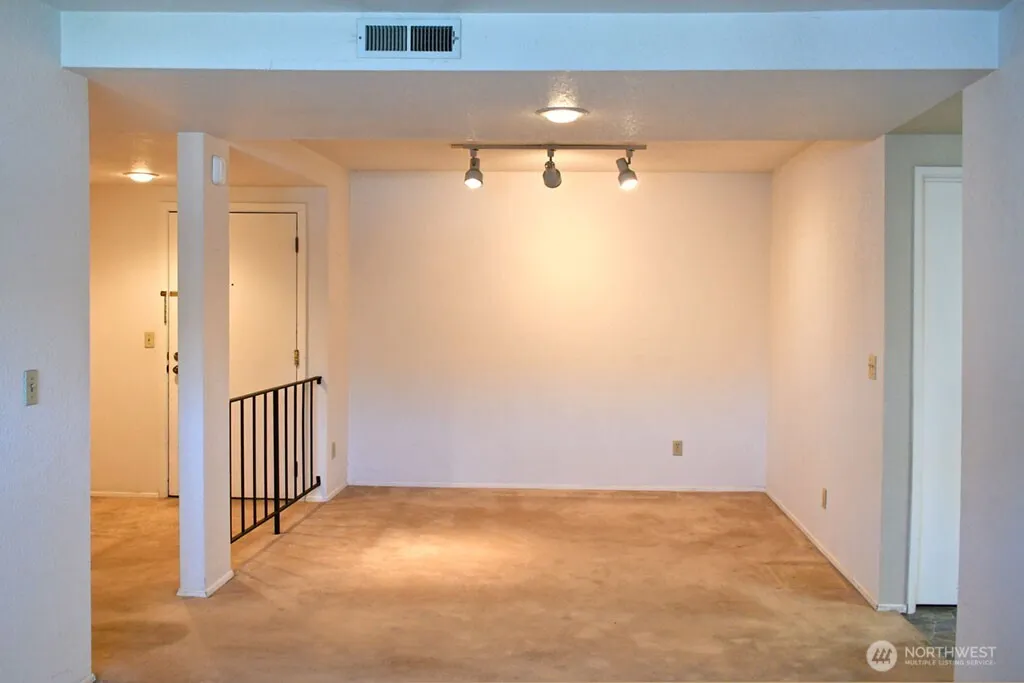 Property photo for 11300 1st Avenue Ne #321, Seattle photo 8