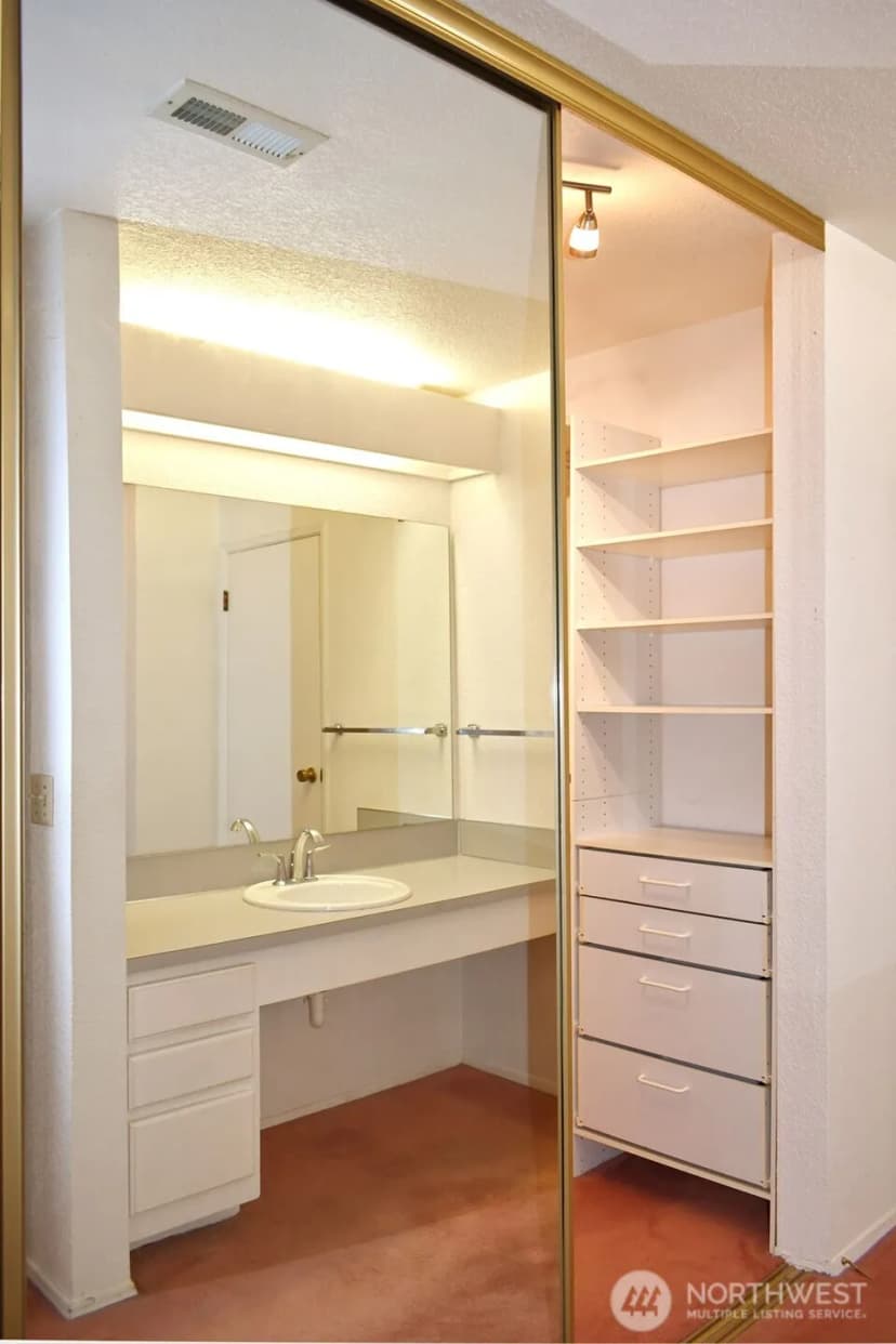 Property photo for 11300 1st Avenue Ne #321, Seattle photo 22