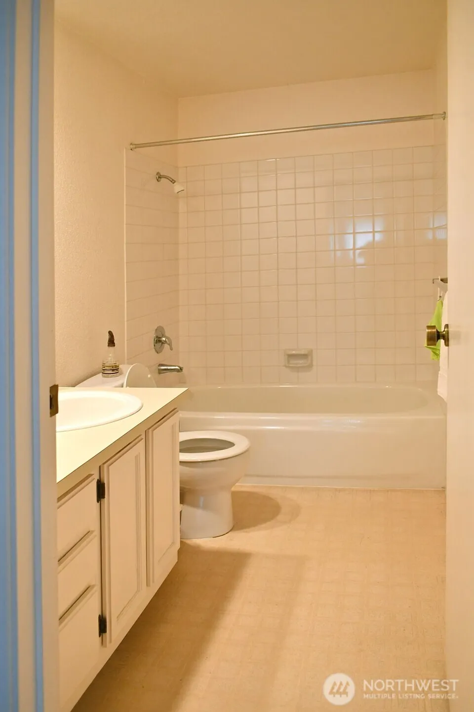 Property photo for 11300 1st Avenue Ne #321, Seattle photo 28