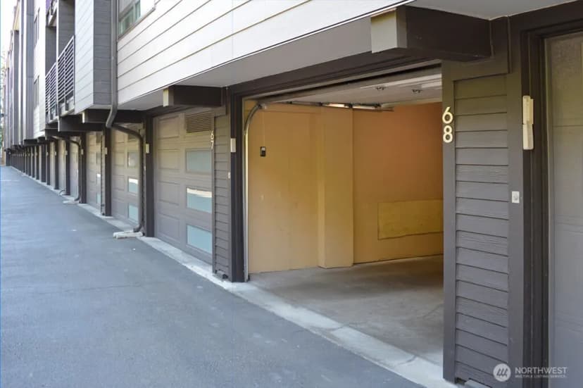 Property photo for 11300 1st Avenue Ne #321, Seattle photo 35