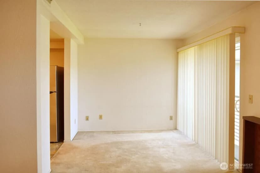 Property photo for 11300 1st Avenue Ne #321, Seattle photo 14