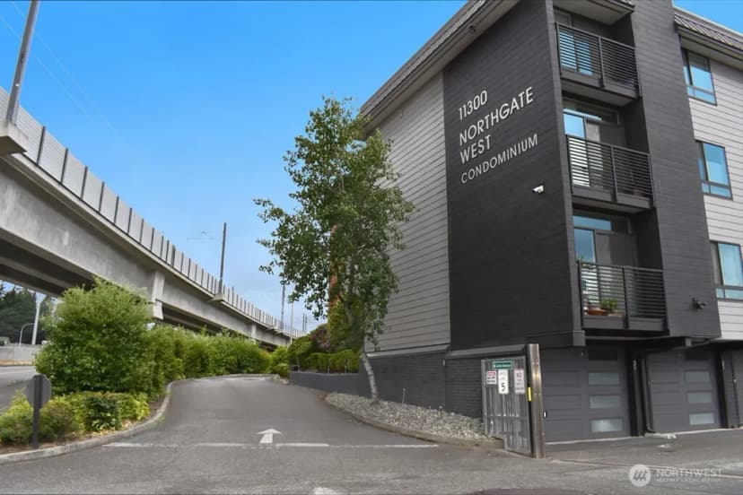 Property photo for 11300 1st Avenue Ne #321, Seattle photo 33