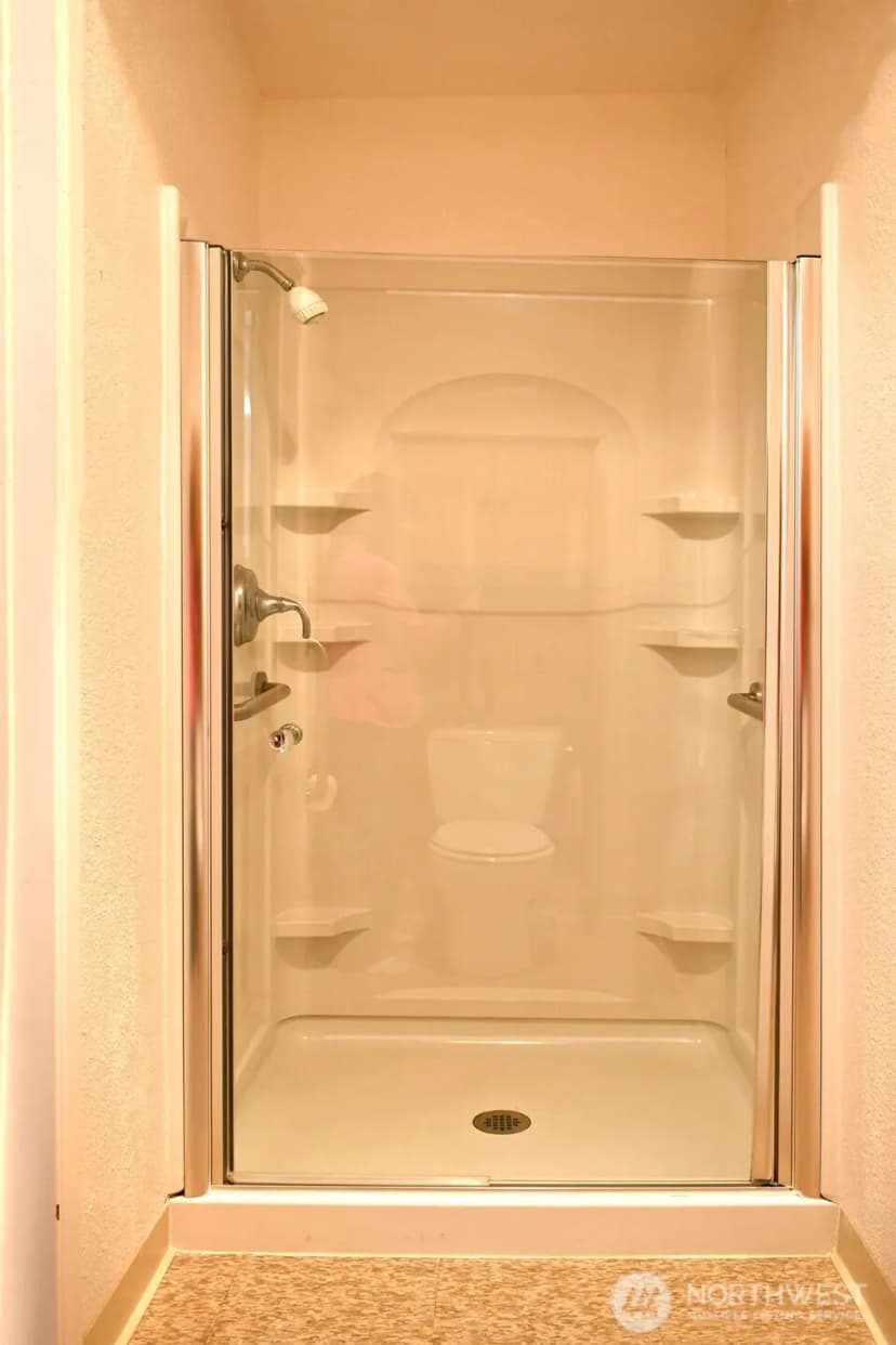 Property photo for 11300 1st Avenue Ne #321, Seattle photo 24