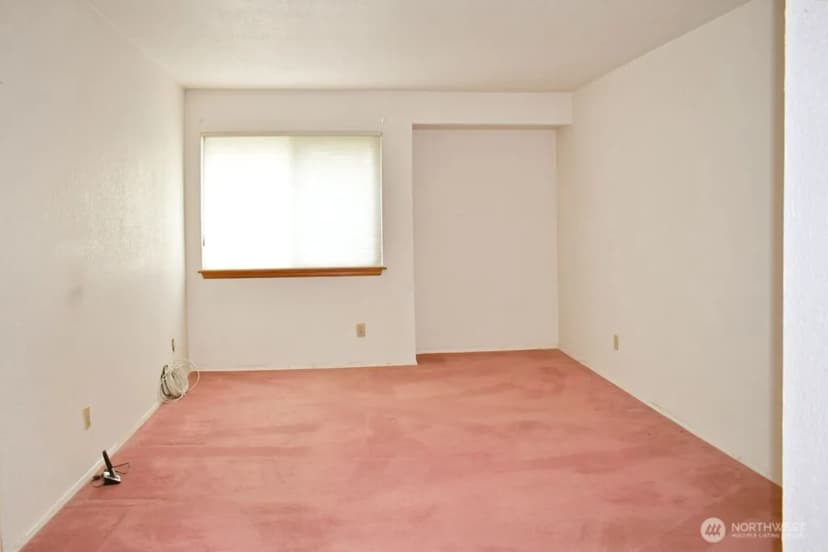 Property photo for 11300 1st Avenue Ne #321, Seattle photo 20